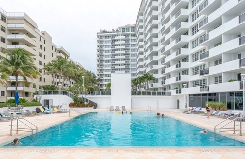 South Beach Apartment | Beachfront in Lincoln Road. Prestigious Condominium. South Beach. Miami Beach.
