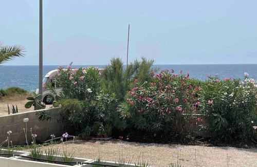 Torre San Giovanni Villa | Beachfront cottage 4 beds and 1 parking space
