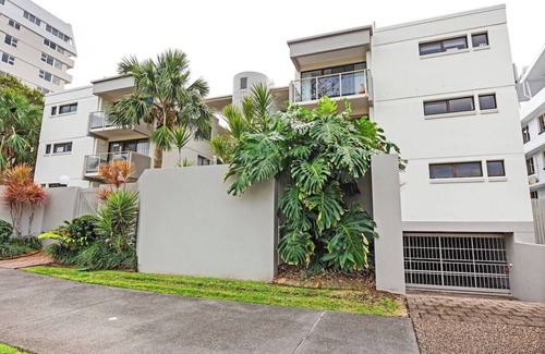 Mooloolaba Apartment | Beachfront Location -Ground Floor. Listen to the waves!