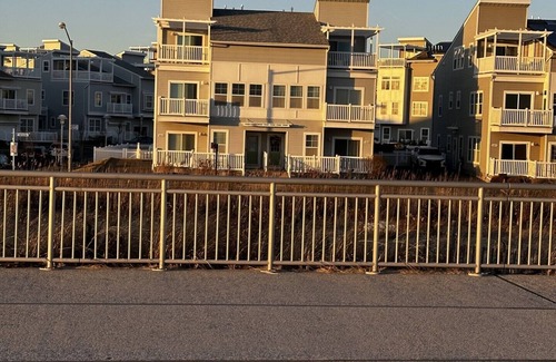 Queens House | Beachfront Near JFK