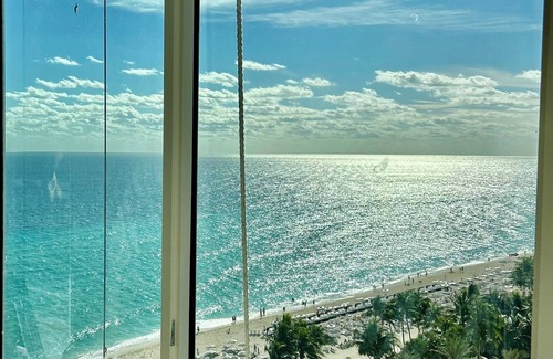 Hollywood South Central Beach Condo | Beachfront Oasis Awaits - No Resort Fees! ☀️🏝️🌊⛱️