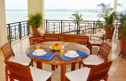 Emiliano Zapata Condo | Beachfront Panoramic Oceanview Modern Luxury (Old Town Romantic Zone)