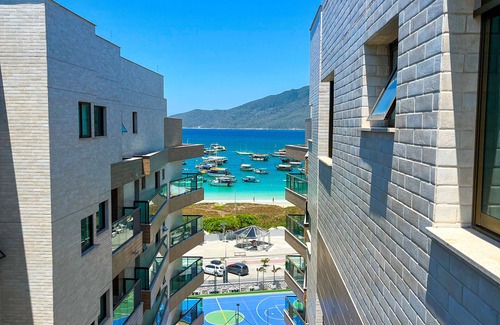 Centro Apartment | Beachfront Penthouse at Praia dos Anjos with Private Pool and BBQ Area