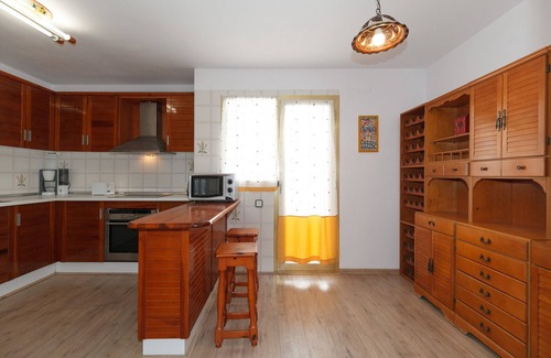 Salou City Centre Apartment | Beachfront penthouse sleeps 10 · AirCon · Pool · UHC PLAYAMERO 331