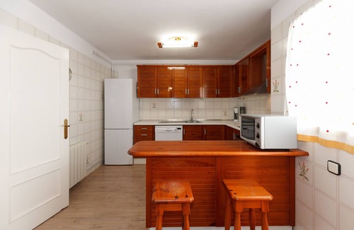 Salou City Centre Apartment | Beachfront penthouse sleeps 10 · AirCon · Pool · UHC PLAYAMERO 331