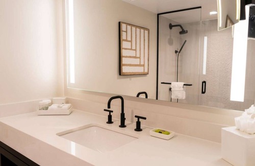 Isla Verde Hotel | Beachfront Resort w/Stunning Views | Outdoor Pool & Pets Are Allowed