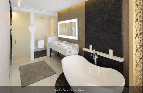 Los Cangrejos II y III Resort | BEACHFRONT RESORT – with a contemporary design – Junior suite