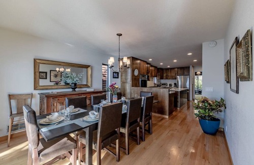 Zephyr Cove House | Beachfront Retreat | Sweeping Lake Views | Sleeps 10