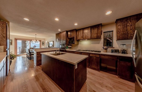 Zephyr Cove House | Beachfront Retreat | Sweeping Lake Views | Sleeps 10