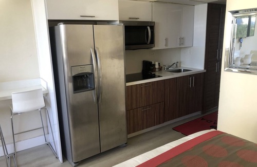 Sunny Isles Beach Hotel | Beachfront studio, Heated Pool, Beach, Sauna, Gym , Resort