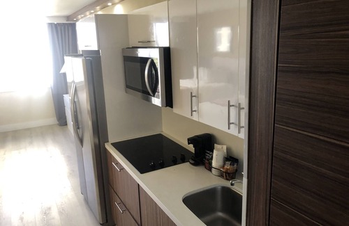 Sunny Isles Beach Hotel | Beachfront studio, Heated Pool, Beach, Sauna, Gym , Resort