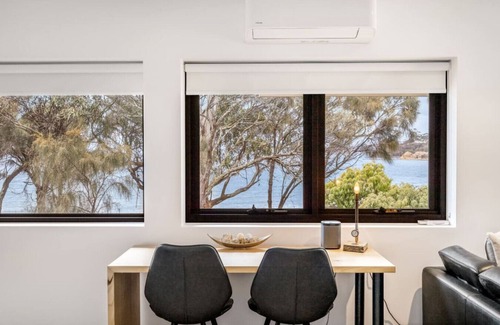 Blackmans Bay Condo | Beachfront Studio with Breathtaking Views