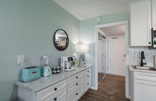 Treasure Island Condo | Beachfront Sunsets- Studio Unit with Kitchenette!