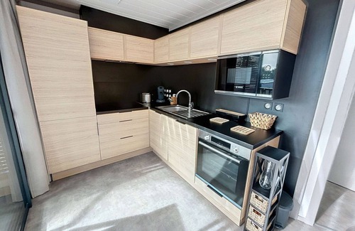 Jullouville-les-Pins Ski Chalet | Beachfront Terrace Retreat - 4 Guests, Heated Pool