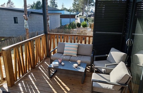 Jullouville-les-Pins Ski Chalet | Beachfront Terrace Retreat - 4 Guests, Heated Pool