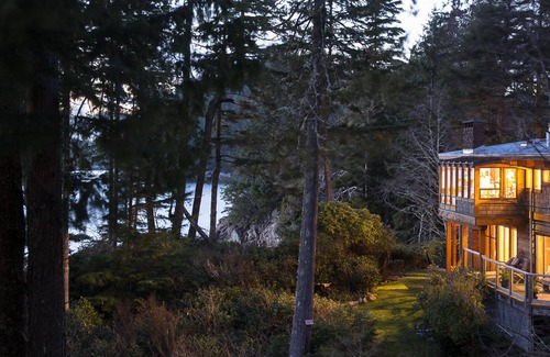 Tonquin Beach House | Beachfront Tofino- For Families!