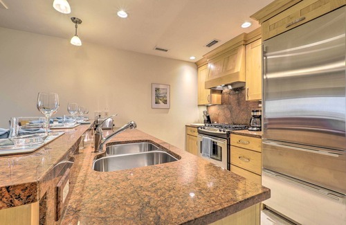 Traverse City Condo | Beachfront Traverse City Resort Condo w/Pool