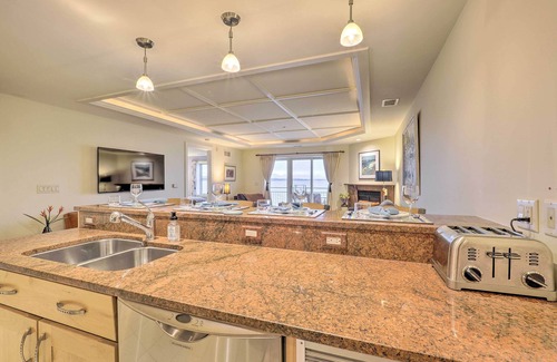 Traverse City Condo | Beachfront Traverse City Resort Condo w/Pool