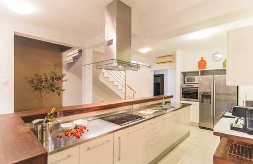 Mirce Villa | Beachfront Villa Gumonca wt heated pool, jacuzzi, seaview terraces & eco gardens