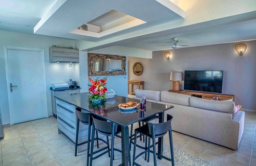 L'Autre-Bord Villa | Beachfront villa rental, sea view - sleeps 8