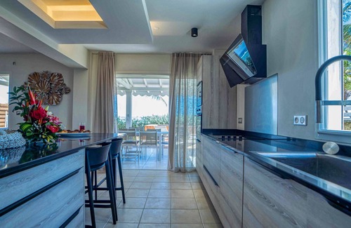 L'Autre-Bord Villa | Beachfront villa rental, sea view - sleeps 8