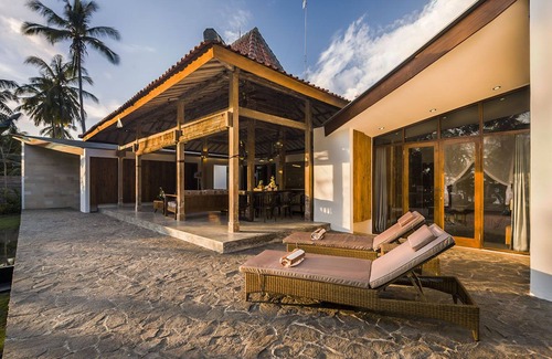 Melaya Villa | Beachfront Villas with Private Infinity Pool, ask us for the 2024 discount deal!