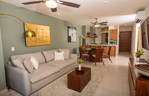 Puerto Juarez Apartment | BEACHFRONT w/Huge pool & private terrace l BBQ I Fast WiFi 2Br