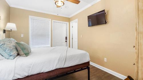 Holiday Beach House | BeachLife Unit BC Getaway Sleeps 22