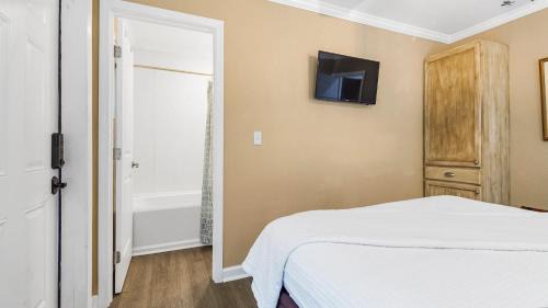 Holiday Beach House | BeachLife Unit BC Getaway Sleeps 22