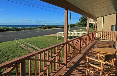 Bermagui House | Beachside - 39 Scenic Drive- Across from the beach,