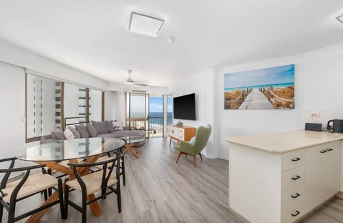 Surfers Paradise Apartment | Beachside Abode | Let’s Go!