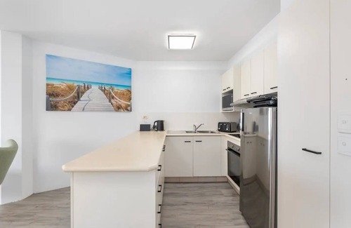 Surfers Paradise Apartment | Beachside Abode | Let’s Go!