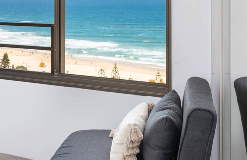 Surfers Paradise Apartment | Beachside Abode | Let’s Go!