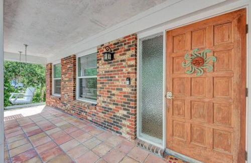 Englewood House | Beachside Bliss: Family-Friendly