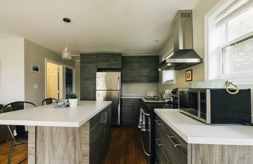 Summerside Cabin | Beachside Bliss:Renovated Cottage near Amusement Parks | WiFi, BBQ, Patio