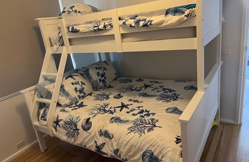 Rye House | Beachside cottage, walk to the beach!