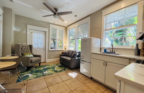 Indian Rocks Beach Cottage | Beachside Historic Cottage Apartment – Steps to Sand