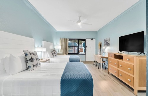 Crystal Beach Hotel | Beachside Inn - Quaint and Comfortable Hotel - Dog Friendly!*