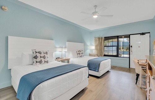 Crystal Beach Hotel | Beachside Inn - Quaint and Comfortable Hotel - Dog Friendly!*