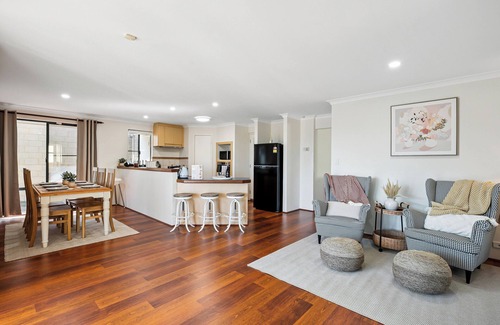 Scarborough House | Beachside Stay | Cafés Nearby | 100Mbps WiFi