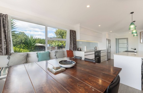 Clarks Beach House | Beachview Bliss - Clarks Beach Holiday Home