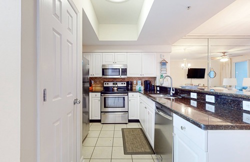 Miramar Beach Condo | Beachview Condo with full kitchen, shared pool and beach access