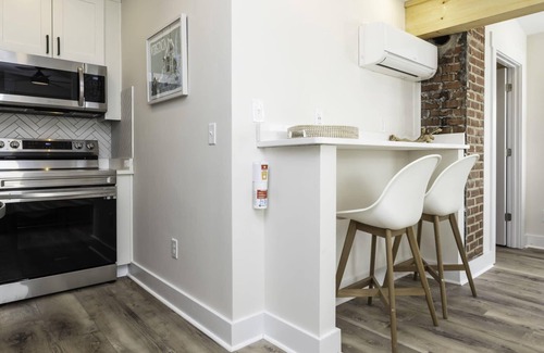 Northeast Virginia Beach Apartment | Beachwalk #5, 8 Mins to Beach!