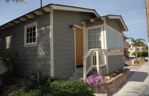 Downtown Cottage | Beachwalk-boogie boards, beach chairs , all here!