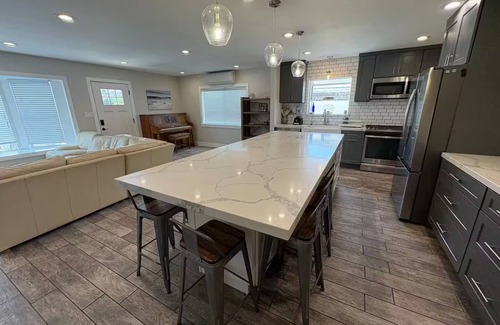 La Mesa House | Beachy bungalow