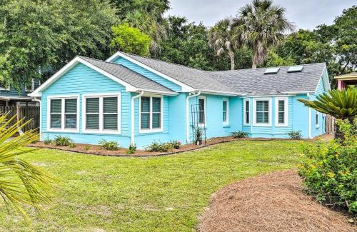Isle of Palms House | Beachy Isle of Palms Home 1 Block to Coast!