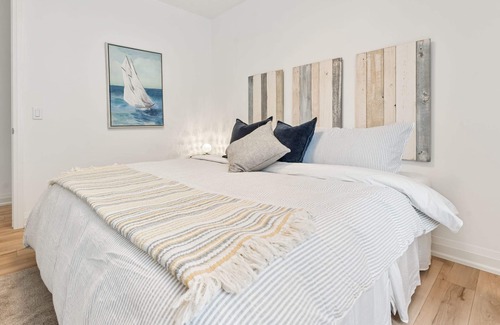 Hamilton Apartment | Beachy Paradise -Spacious 2bdrm apt - Unit 2