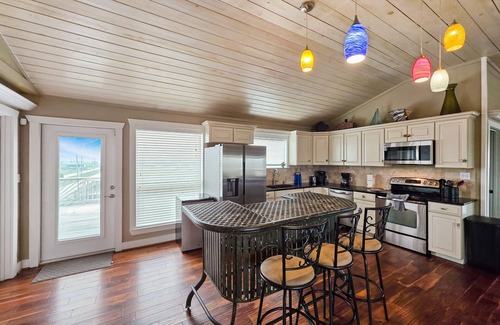 Port Bolivar House | Beachy Vibes-3 bedroom/2 bath/pet-friendly, w/pool, sleeps 10