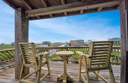 Port Bolivar House | Beachy Vibes-3 bedroom/2 bath/pet-friendly, w/pool, sleeps 10