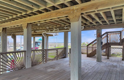 Port Bolivar House | Beachy Vibes-3 bedroom/2 bath/pet-friendly, w/pool, sleeps 10